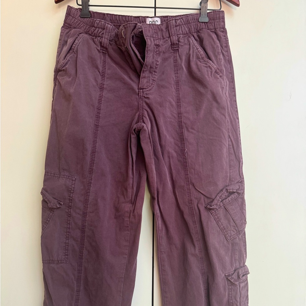 Size M 5-7 BDG purple low-rise cargo pants